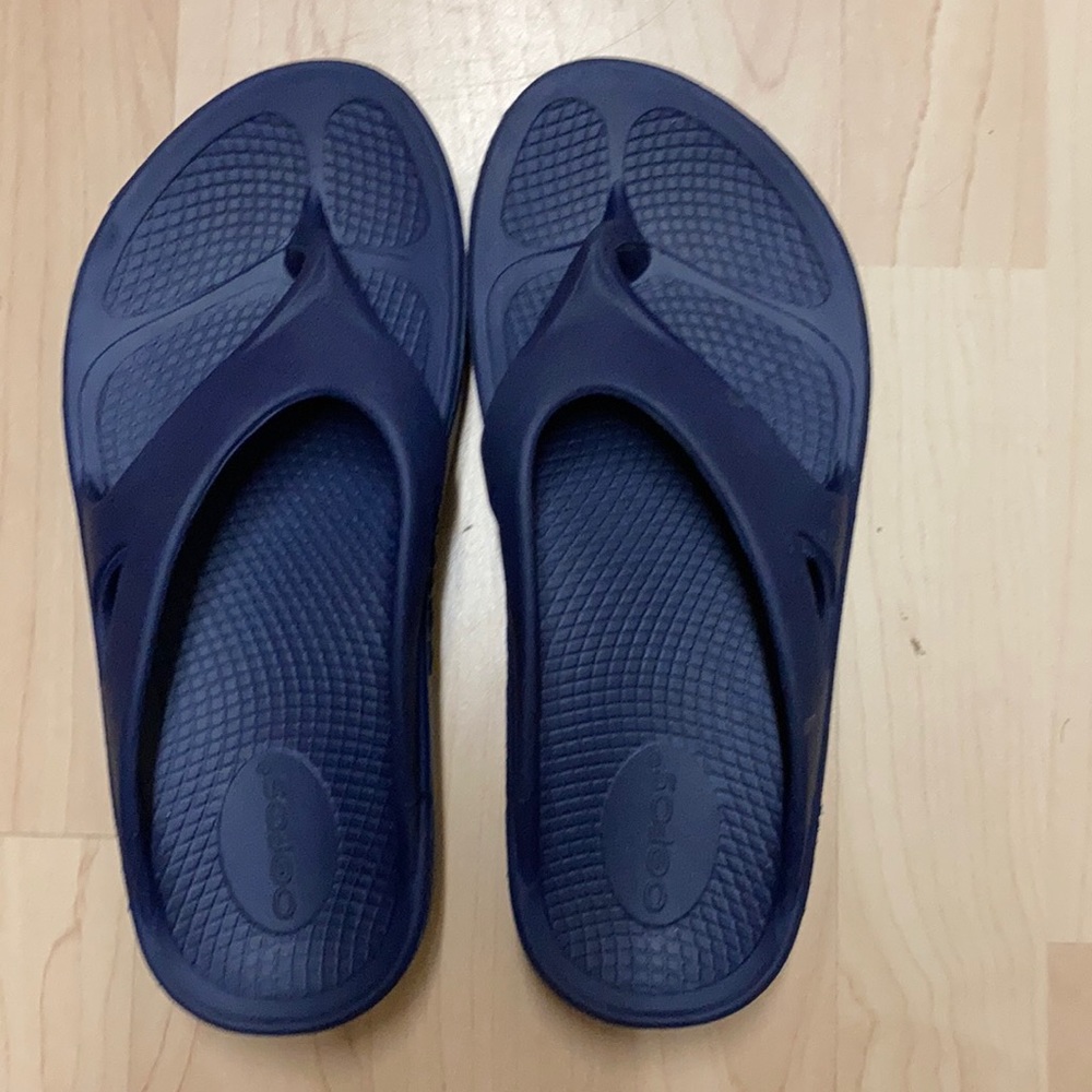 Navy Blue Oofos M5/W7 Great Condition